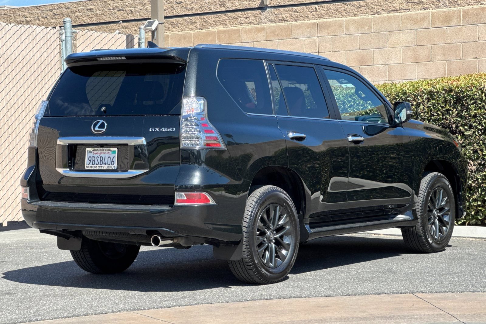 Certified 2022 Lexus GX 460 Premium w/ Premium Package AWD/4WD image 4
