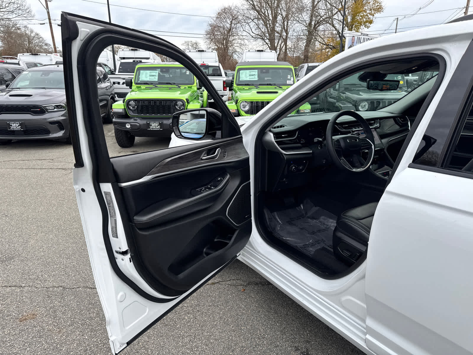 Used 2023 Jeep Grand Cherokee 30th Anniversary image 11