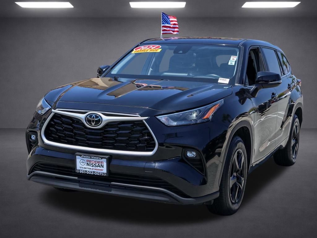 Used 2024 Toyota Highlander LE FWD image 8