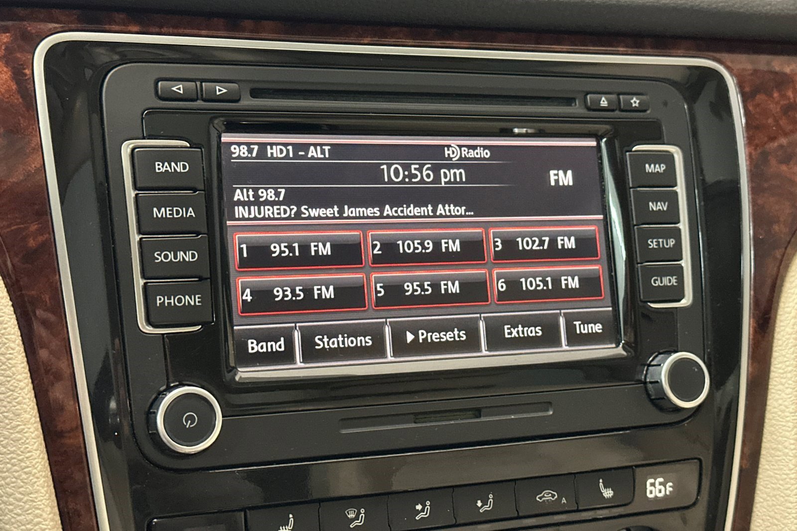 Used 2013 Volkswagen Passat TDI SEL Premium image 24