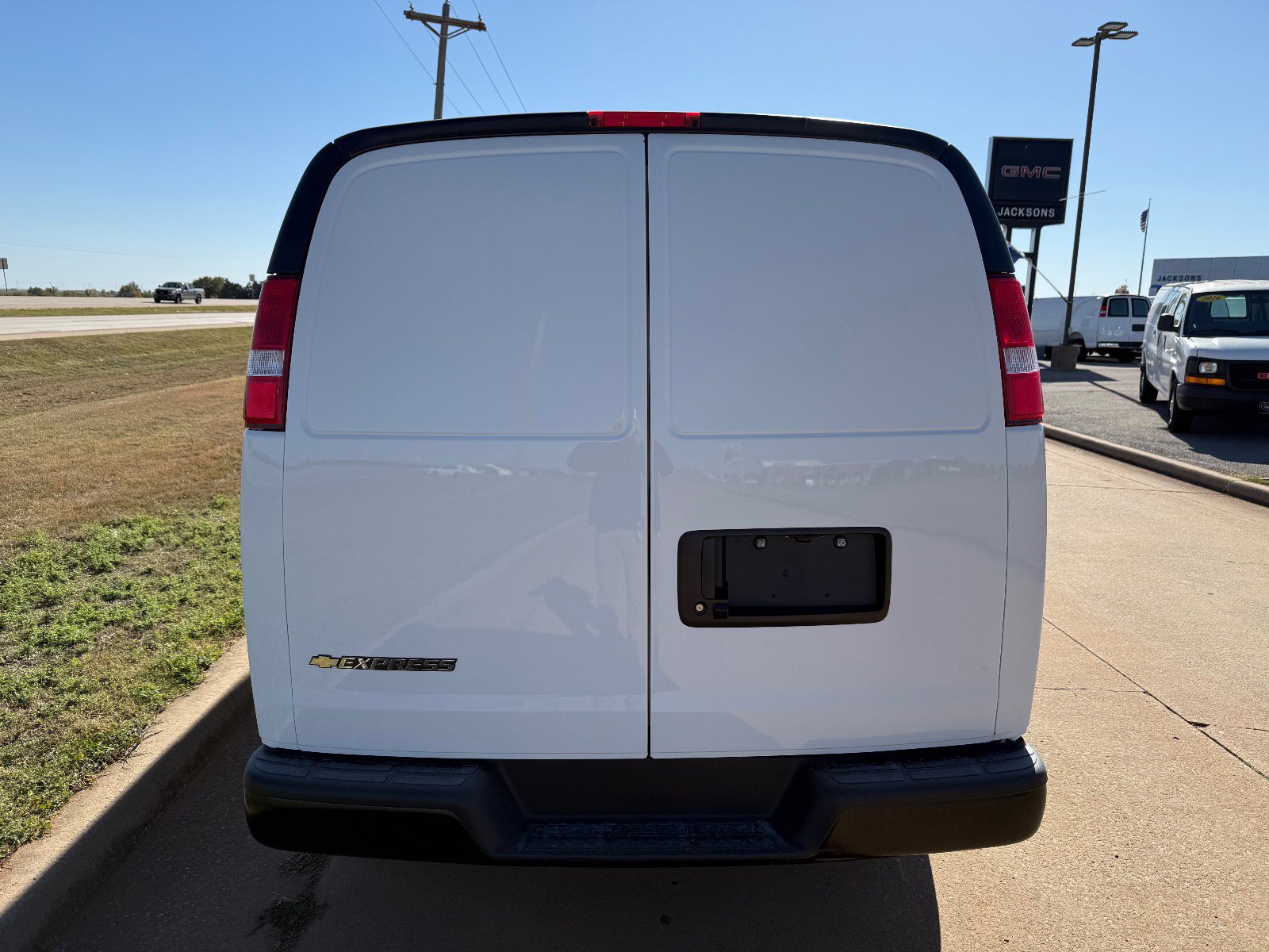 New 2025 Chevrolet Express 3500 Extended w/ Driver Convenience Package RWD image 4