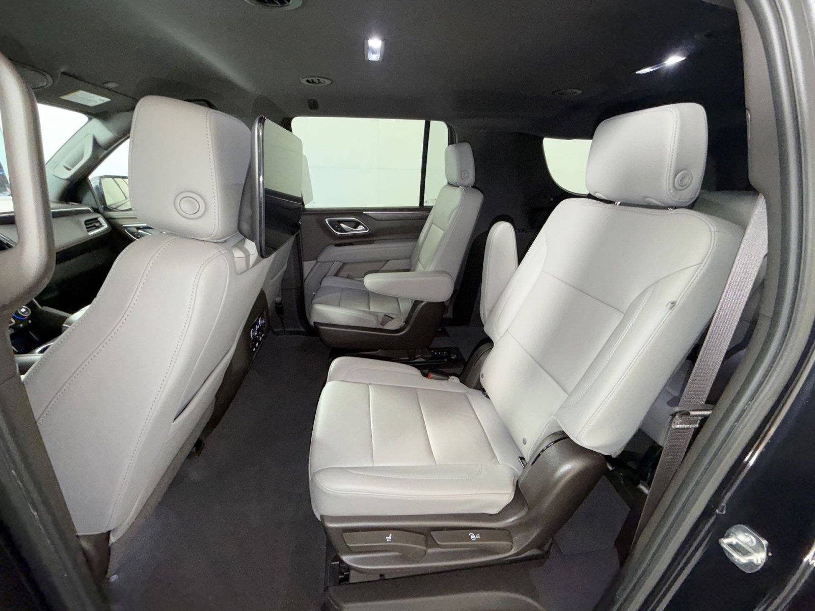 Used 2024 Chevrolet Suburban Z71 w/ Off-Road Capability Package image 24