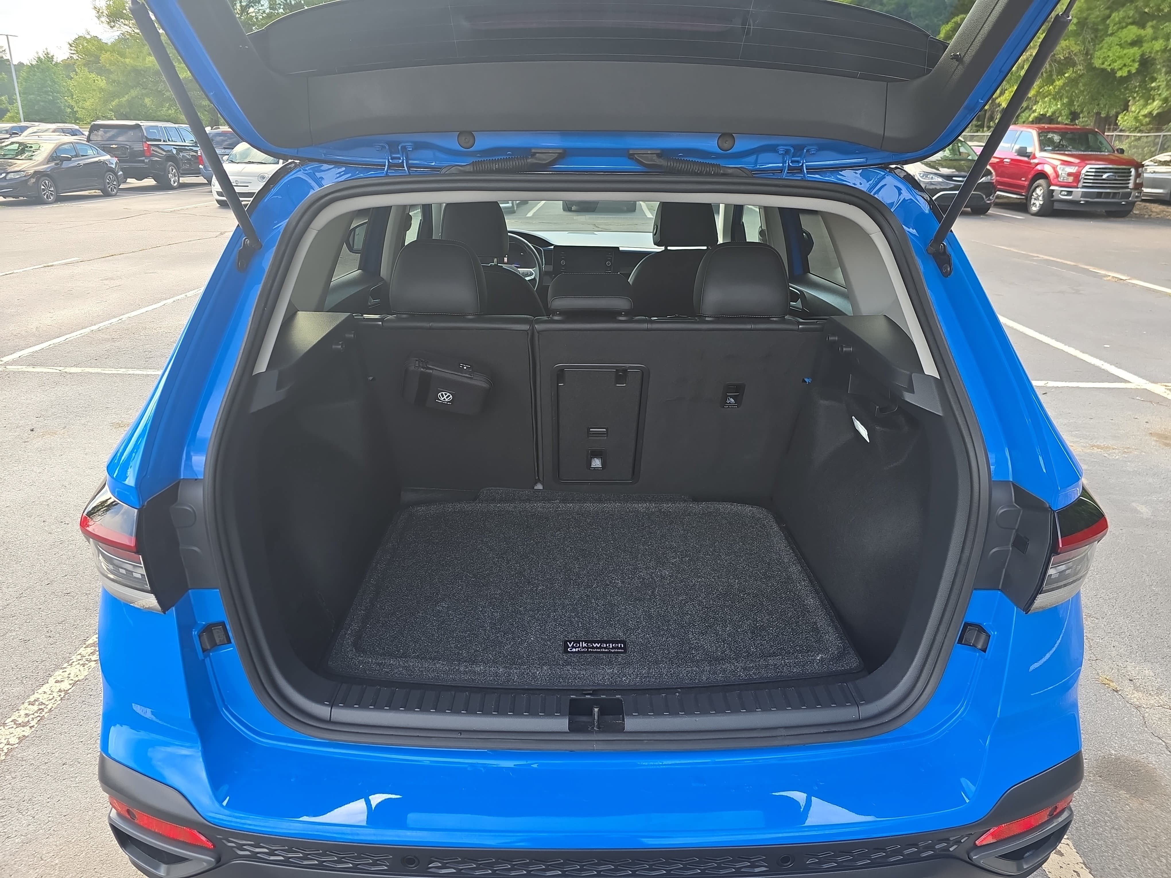Used 2025 Volkswagen Taos SE AWD/4WD image 13