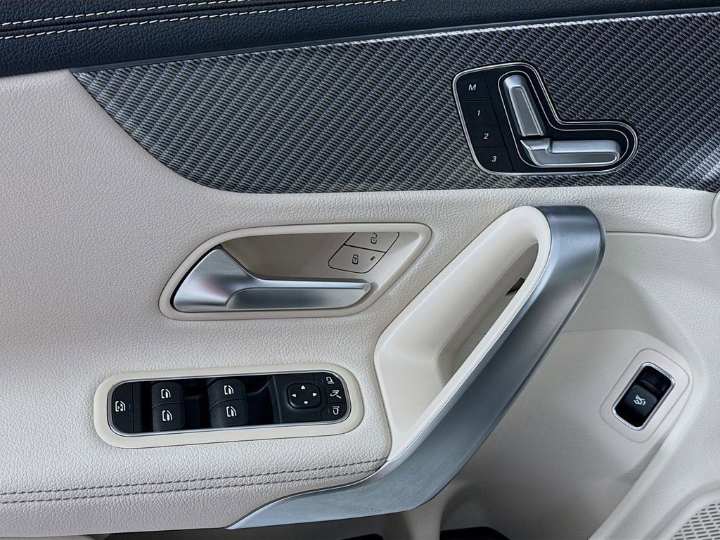 Used 2025 Mercedes-Benz CLA 250 4MATIC image 17