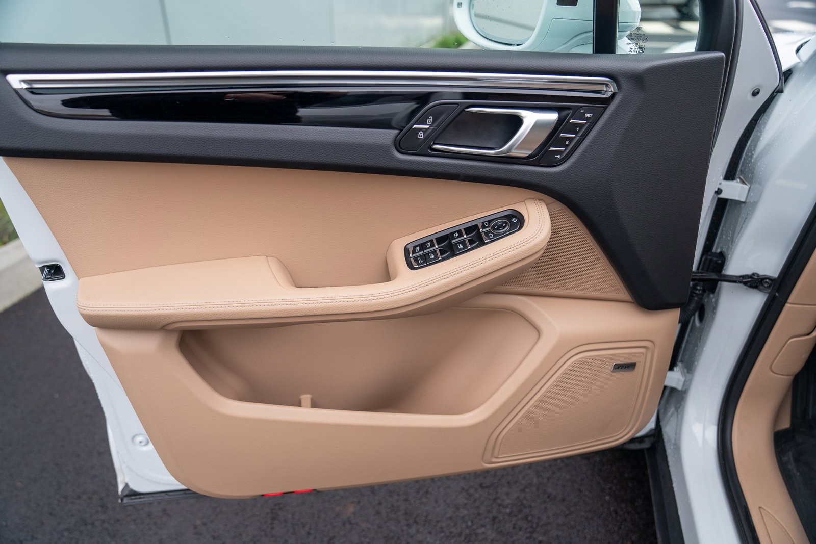 Used 2025 Porsche Macan image 10