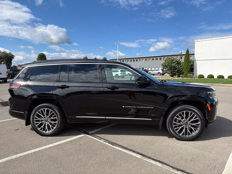 Used 2026 Jeep Grand Cherokee L Summit w/ Advanced Protech Group IV AWD/4WD image 2