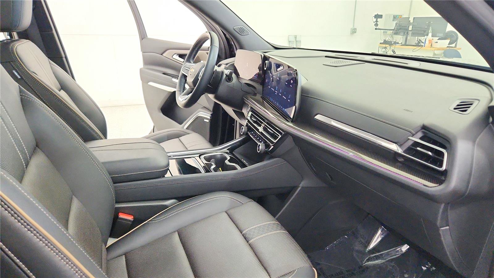 Used 2025 Chevrolet Traverse High Country AWD/4WD image 43