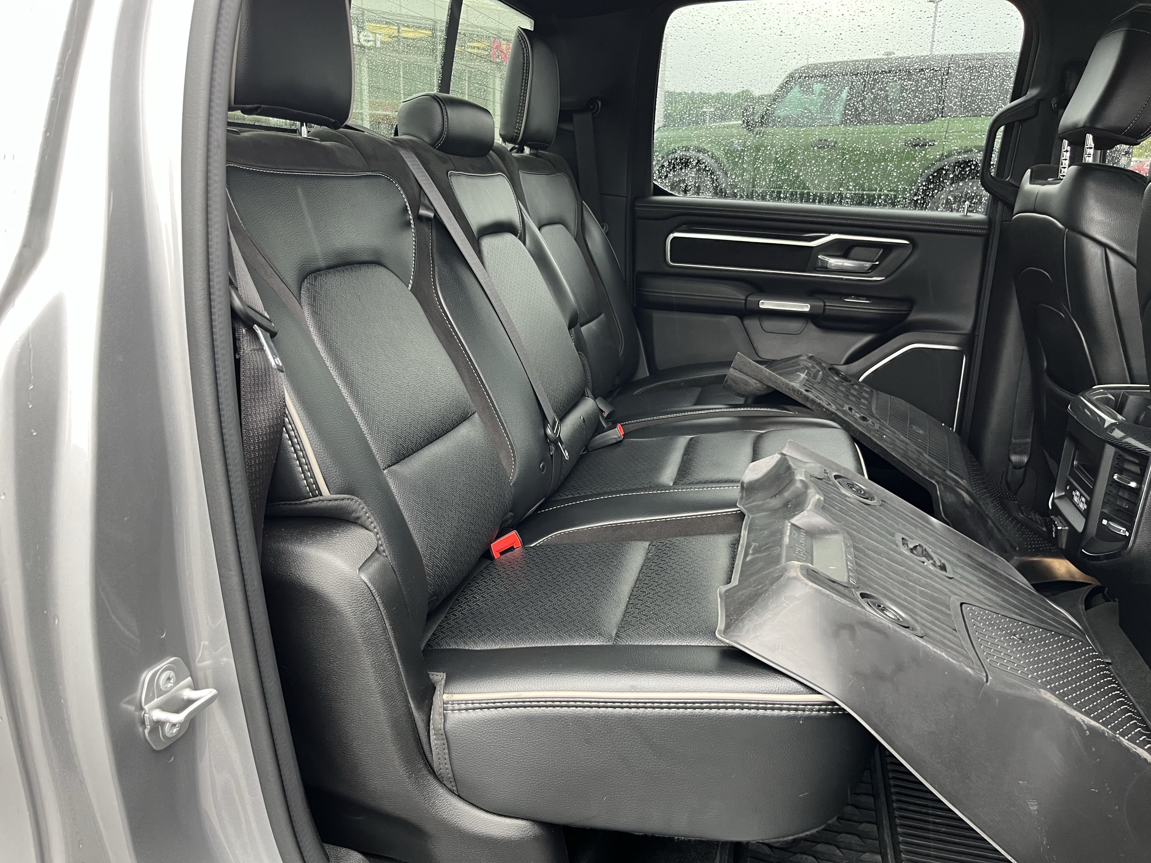 Used 2022 RAM 1500 Laramie AWD/4WD image 5