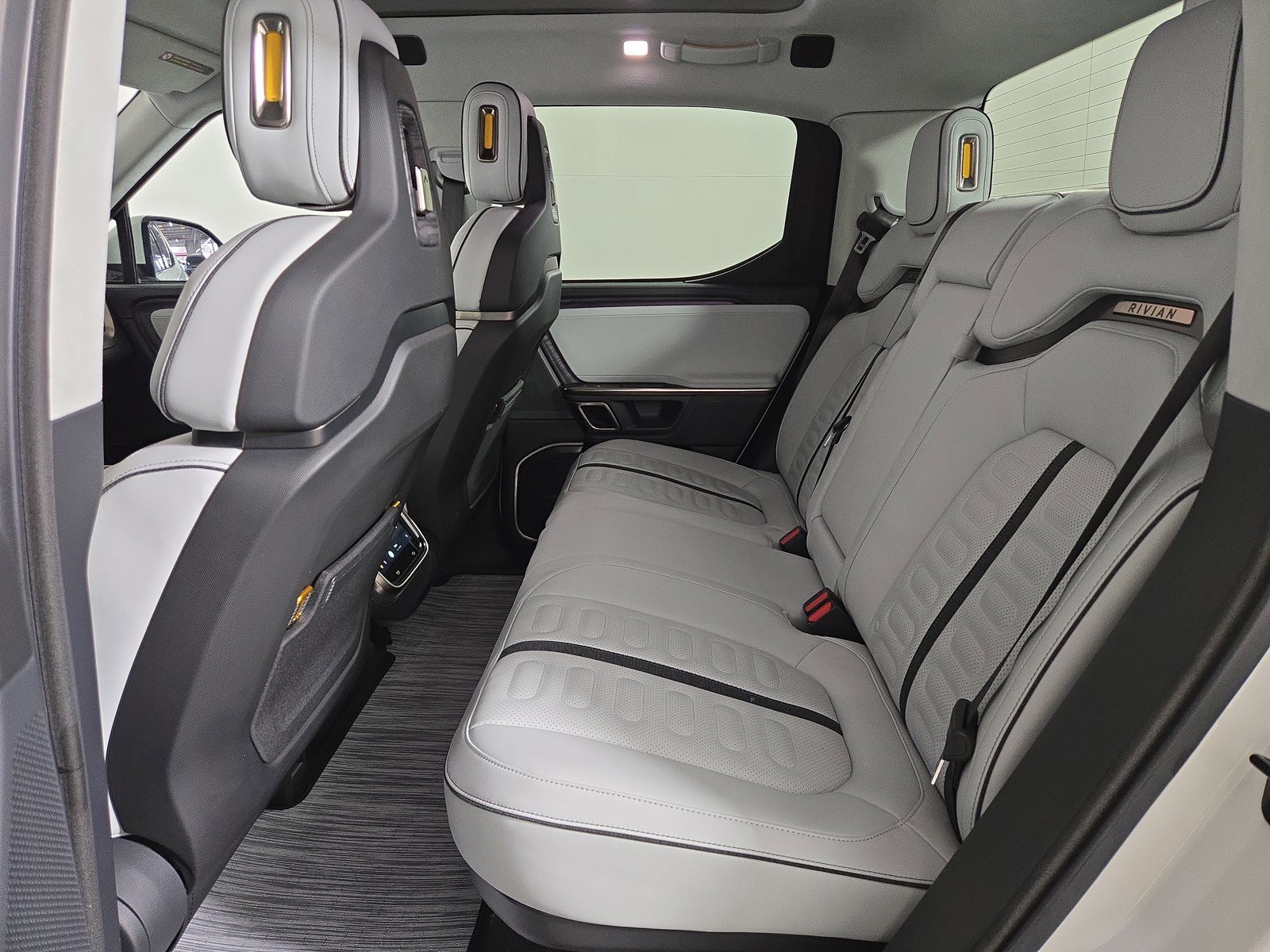 Used 2022 Rivian R1T Adventure image 21