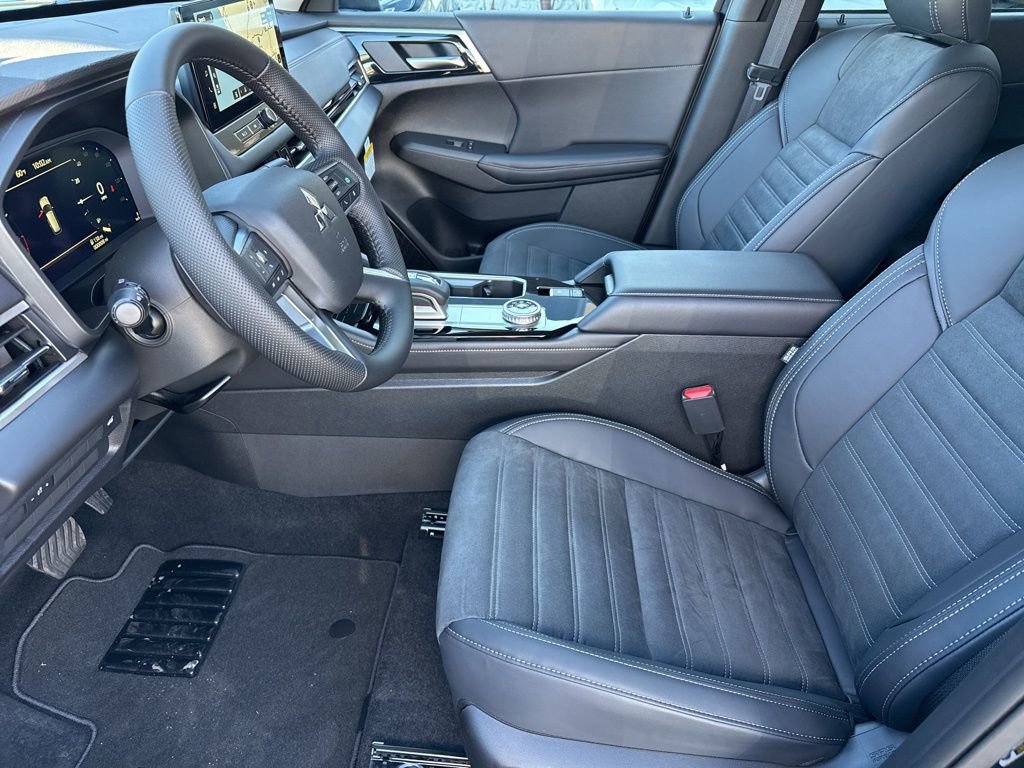 New 2025 Mitsubishi Outlander SE image 24