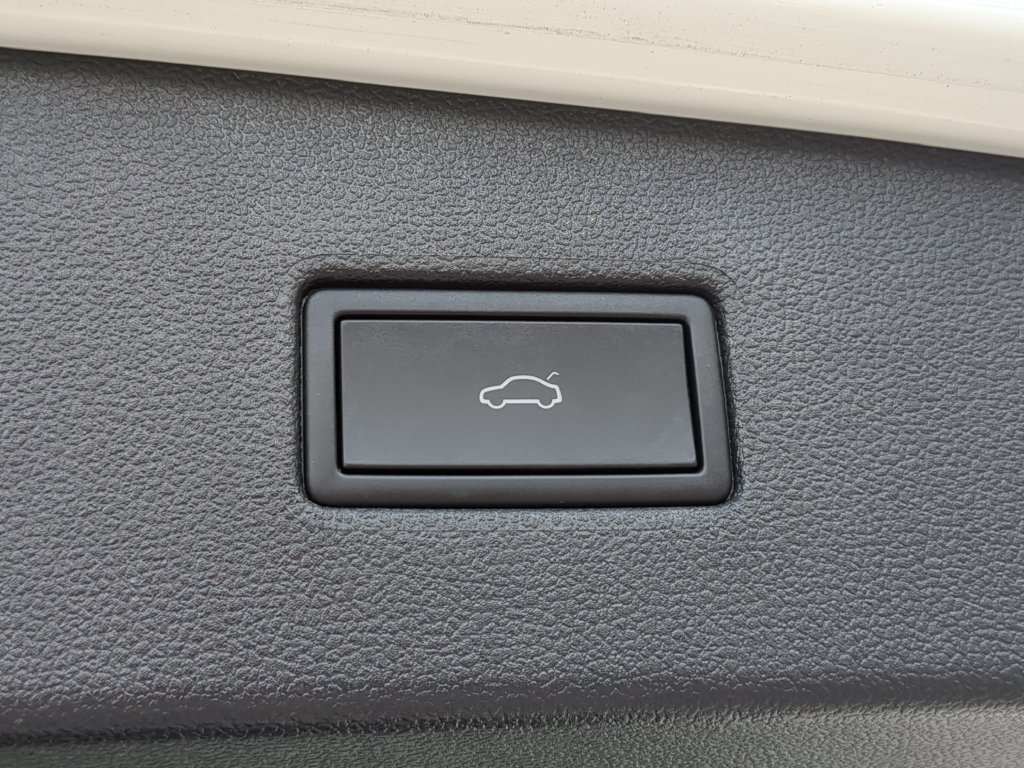 Used 2022 Volkswagen Tiguan SE FWD image 9
