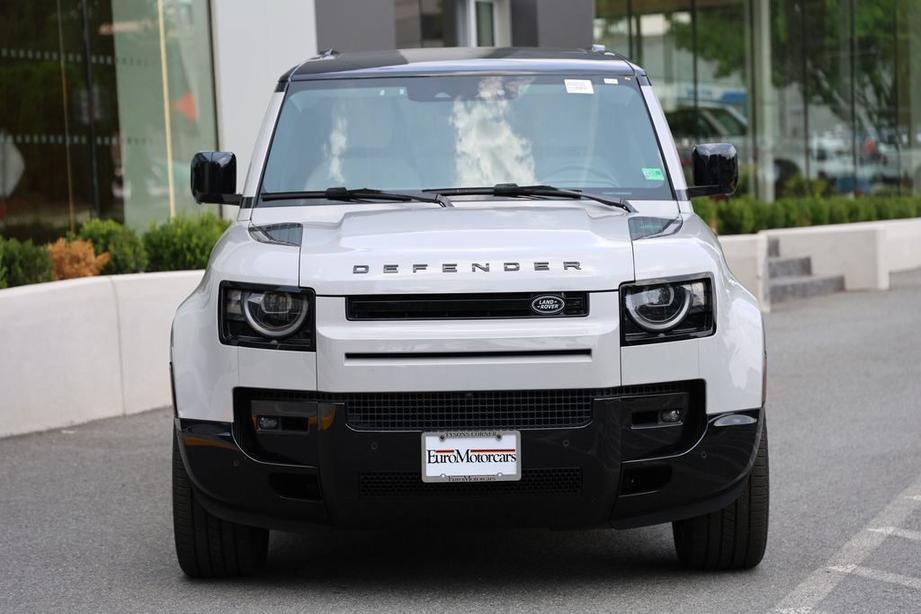 Used 2026 Land Rover Defender 130 X-Dynamic SE AWD/4WD image 5