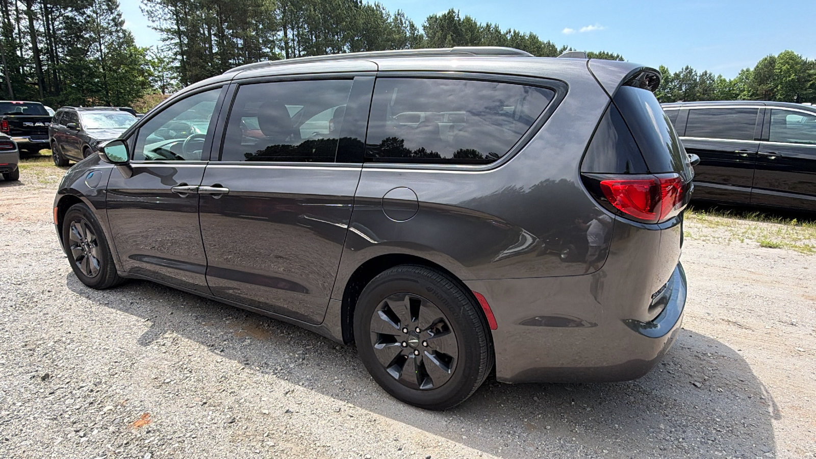 Used 2019 Chrysler Pacifica Limited w/ S Appearance Package FWD image 10