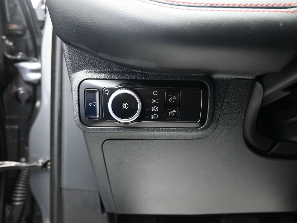 Used 2025 Ford Explorer ST-Line image 12