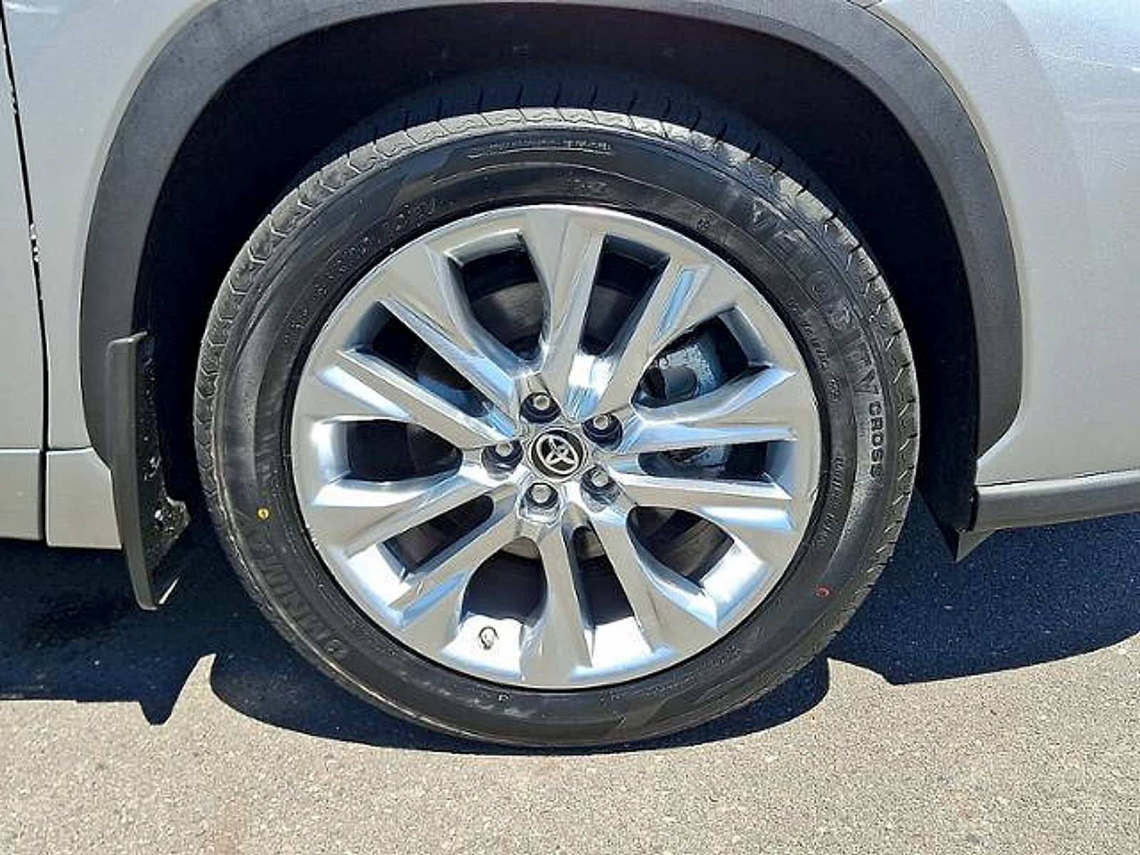 Used 2024 Toyota Highlander Limited AWD/4WD image 27