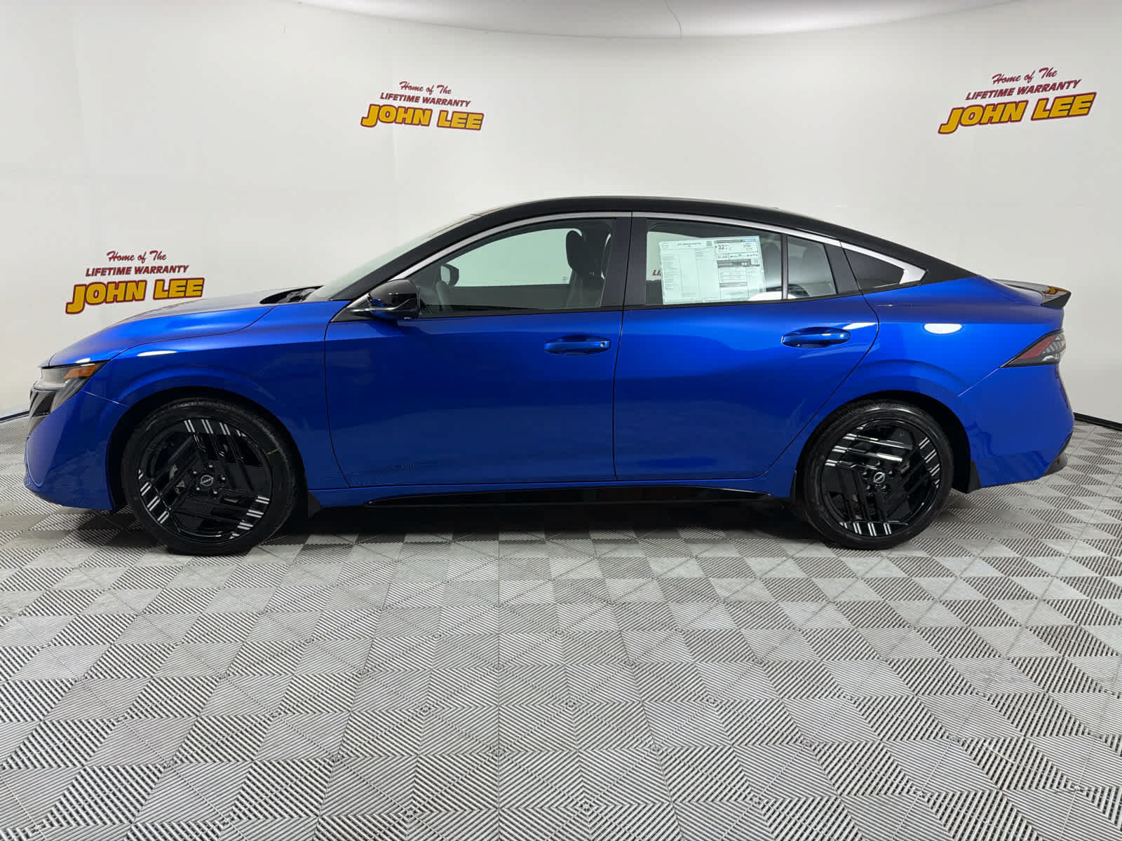 New 2027 Nissan Sentra SR w/ Floor Mat Package FWD image 2
