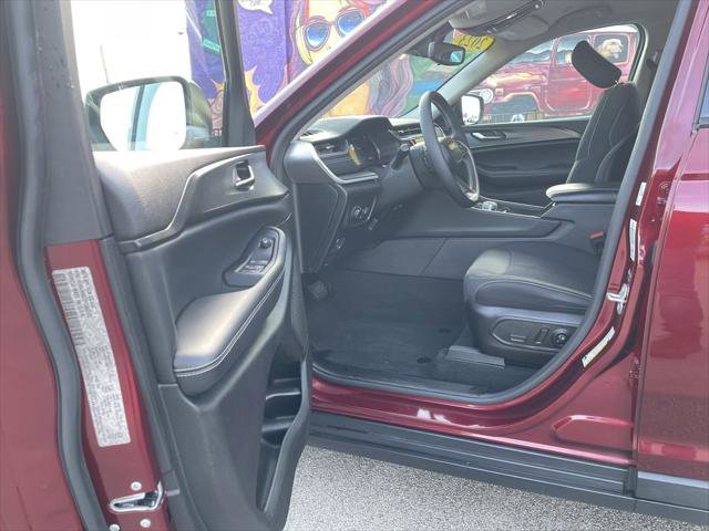 Certified 2023 Jeep Grand Cherokee Laredo image 14