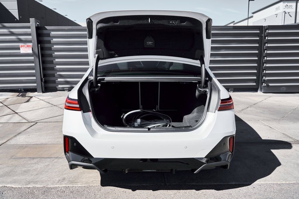 Used 2026 BMW 550e xDrive image 16