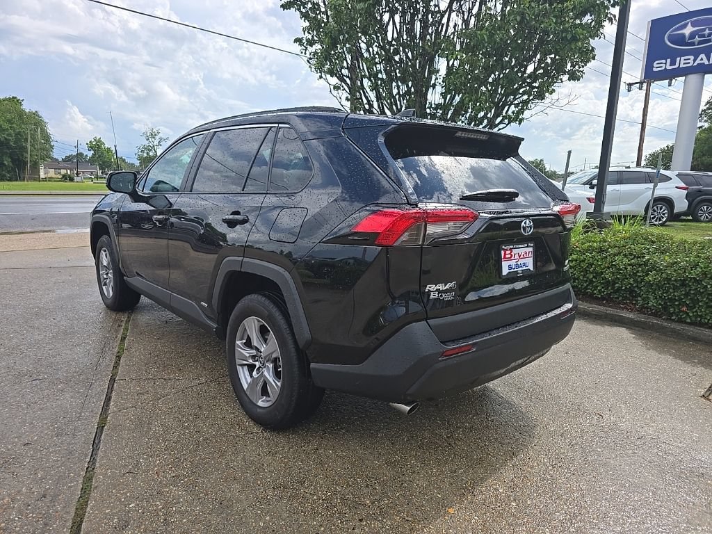 Used 2024 Toyota RAV4 LE AWD/4WD image 19