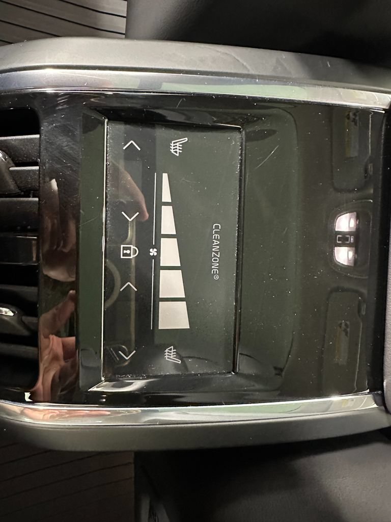 Used 2025 Volvo S90 B6 Plus w/ Protection Package Premier AWD/4WD image 22