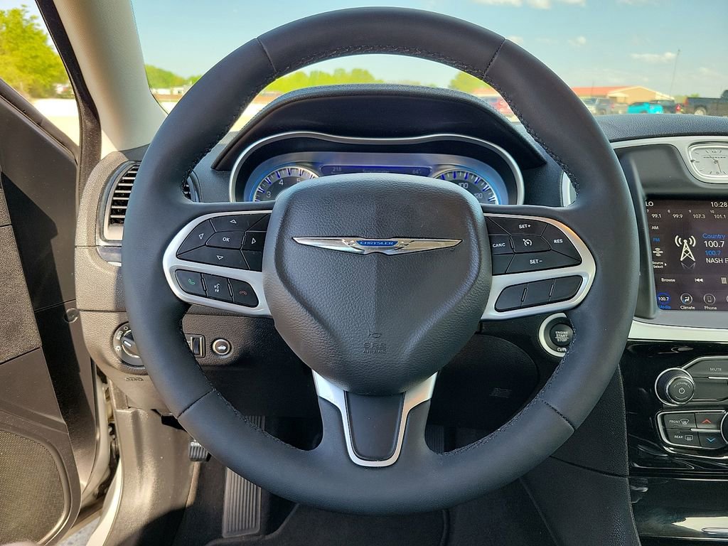 Used 2023 Chrysler 300 Touring w/ Sport Appearance Package image 19