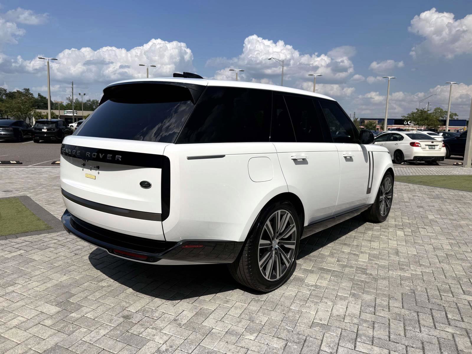 Used 2023 Land Rover Range Rover SE AWD/4WD image 6