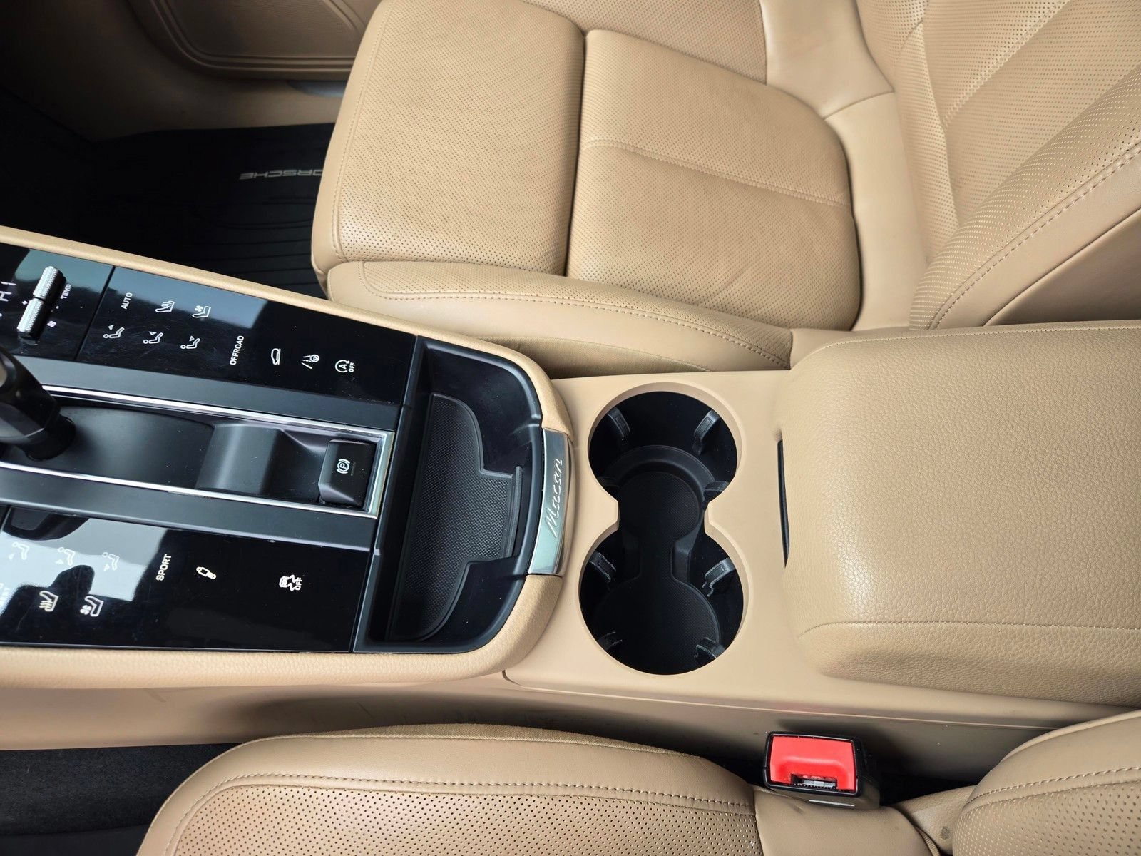 Certified 2024 Porsche Macan S AWD/4WD image 24