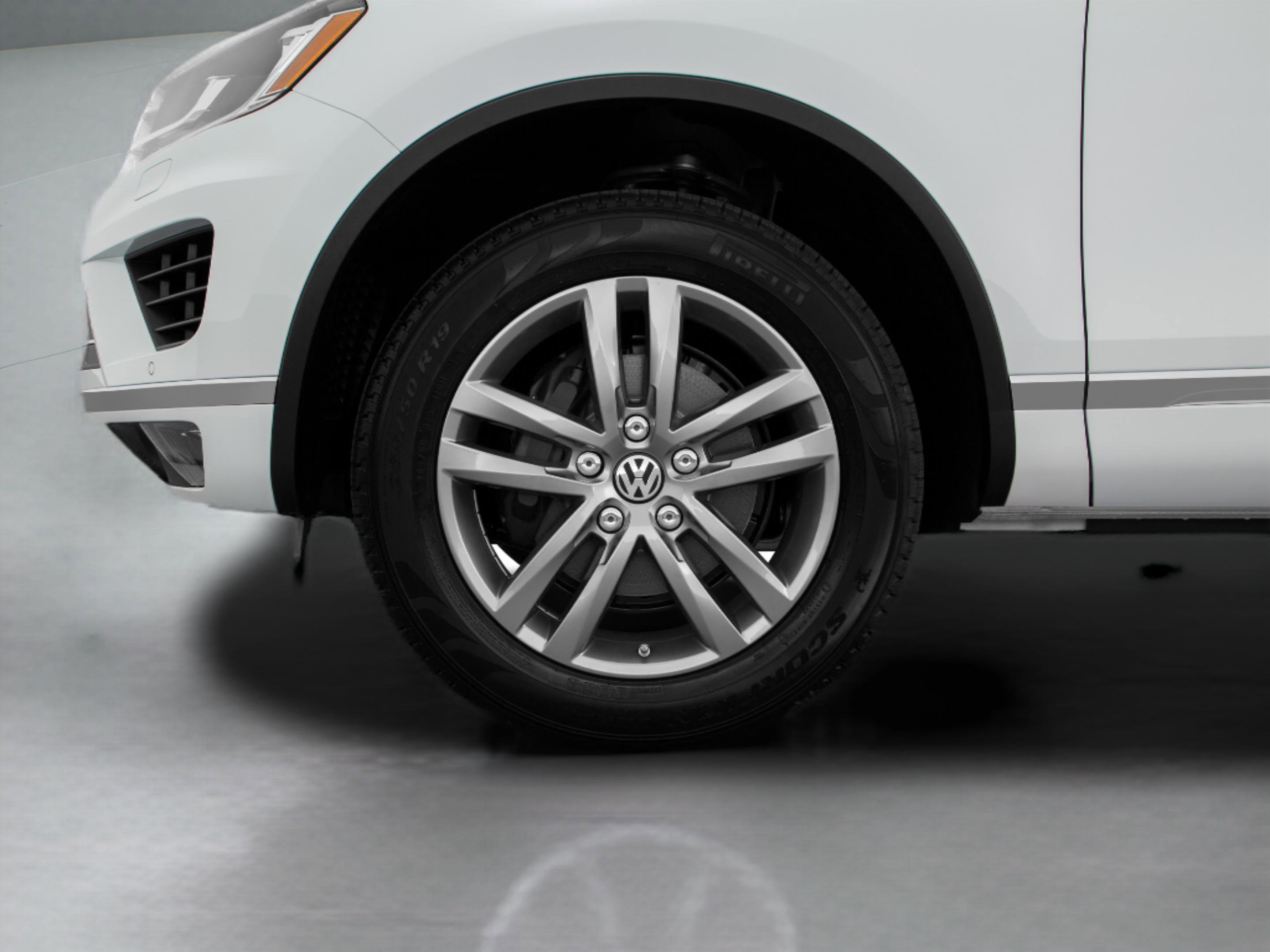 Used 2016 Volkswagen Touareg VR6 AWD/4WD image 36