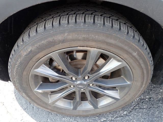 Used 2017 Ford Explorer XLT w/ Equipment Group 202A image 9