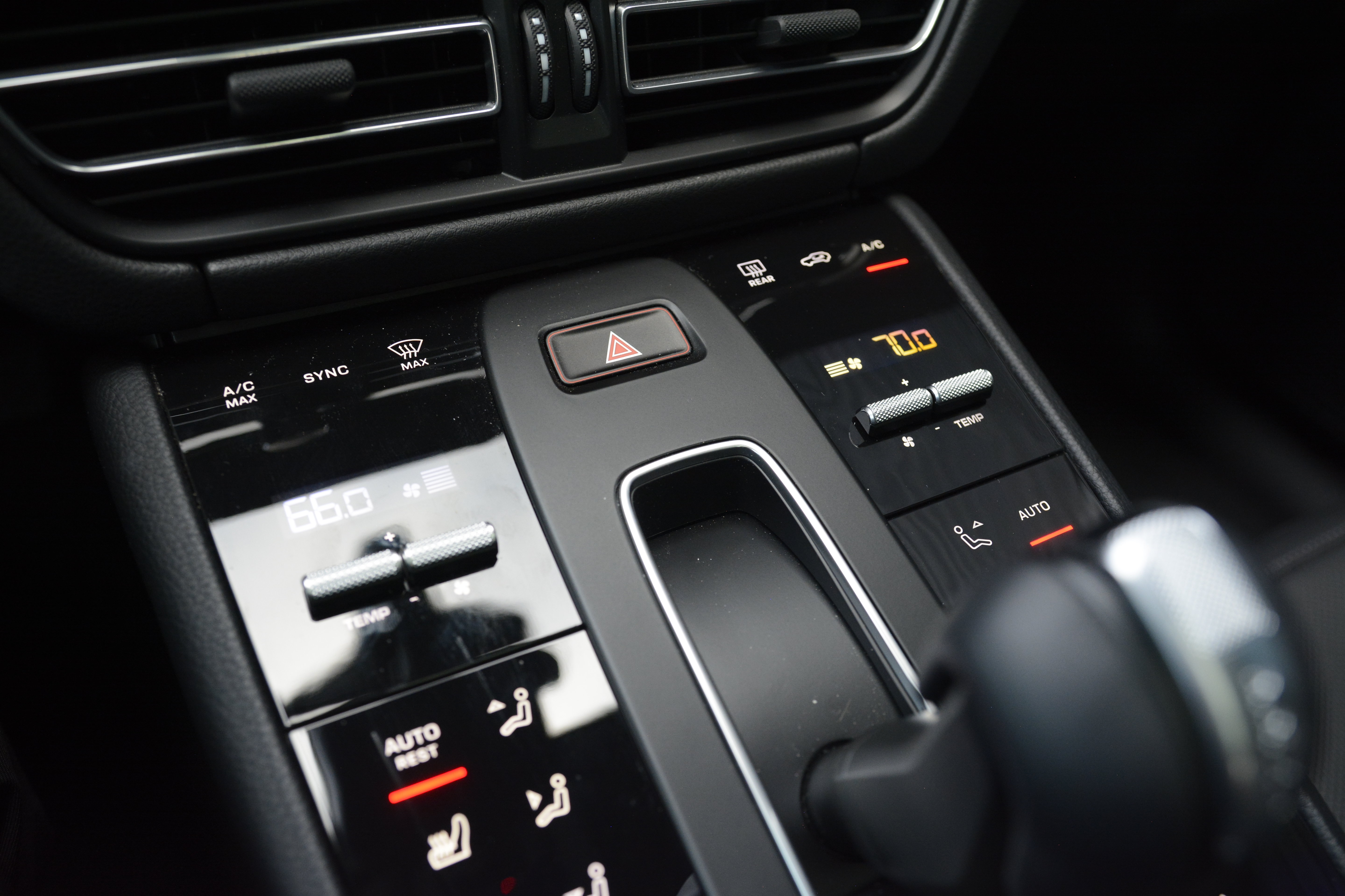 Certified 2026 Porsche Macan Turbo AWD/4WD image 23