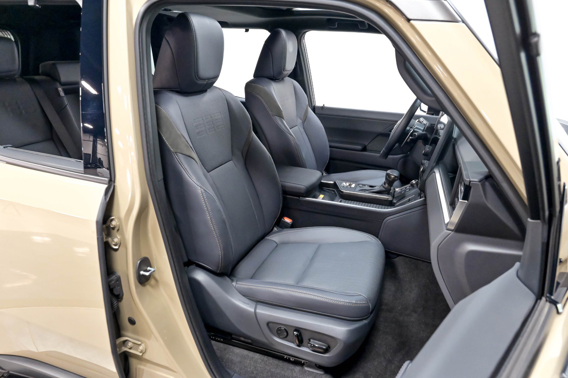 Used 2025 Lexus GX 550 AWD/4WD image 24