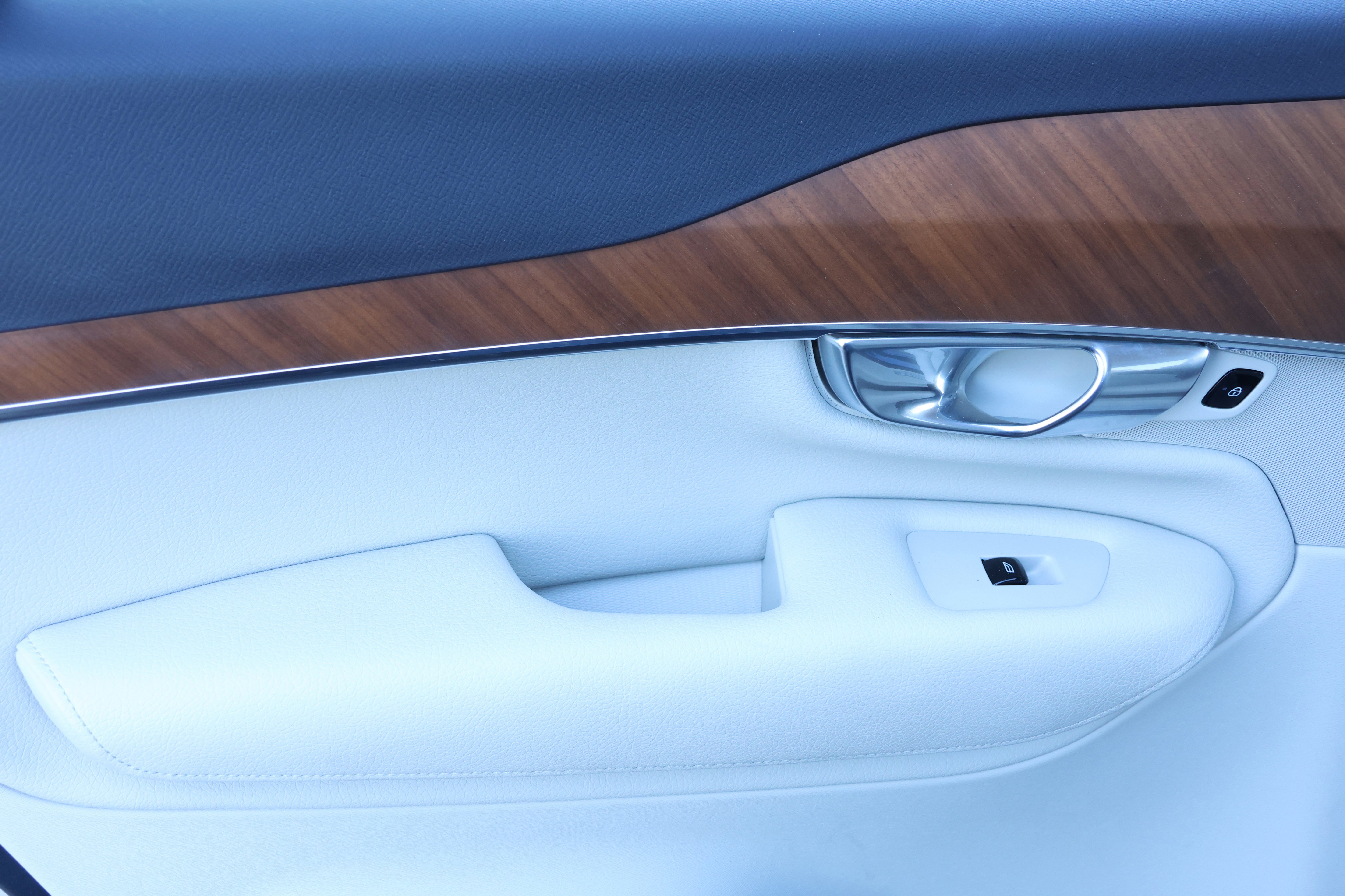 Used 2022 Volvo XC90 T6 Momentum w/ Advanced Package image 33