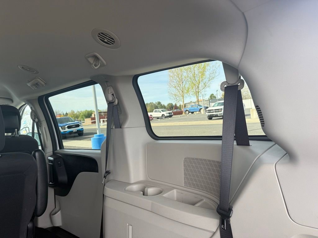 Used 2018 Dodge Grand Caravan SE w/ UConnect Hands-Free Group image 36