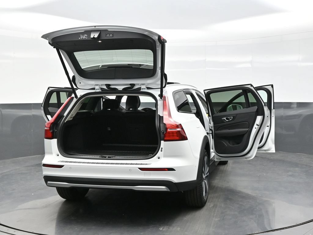New 2026 Volvo V60 B5 Cross Country Plus w/ Protection Package Premier AWD/4WD image 41