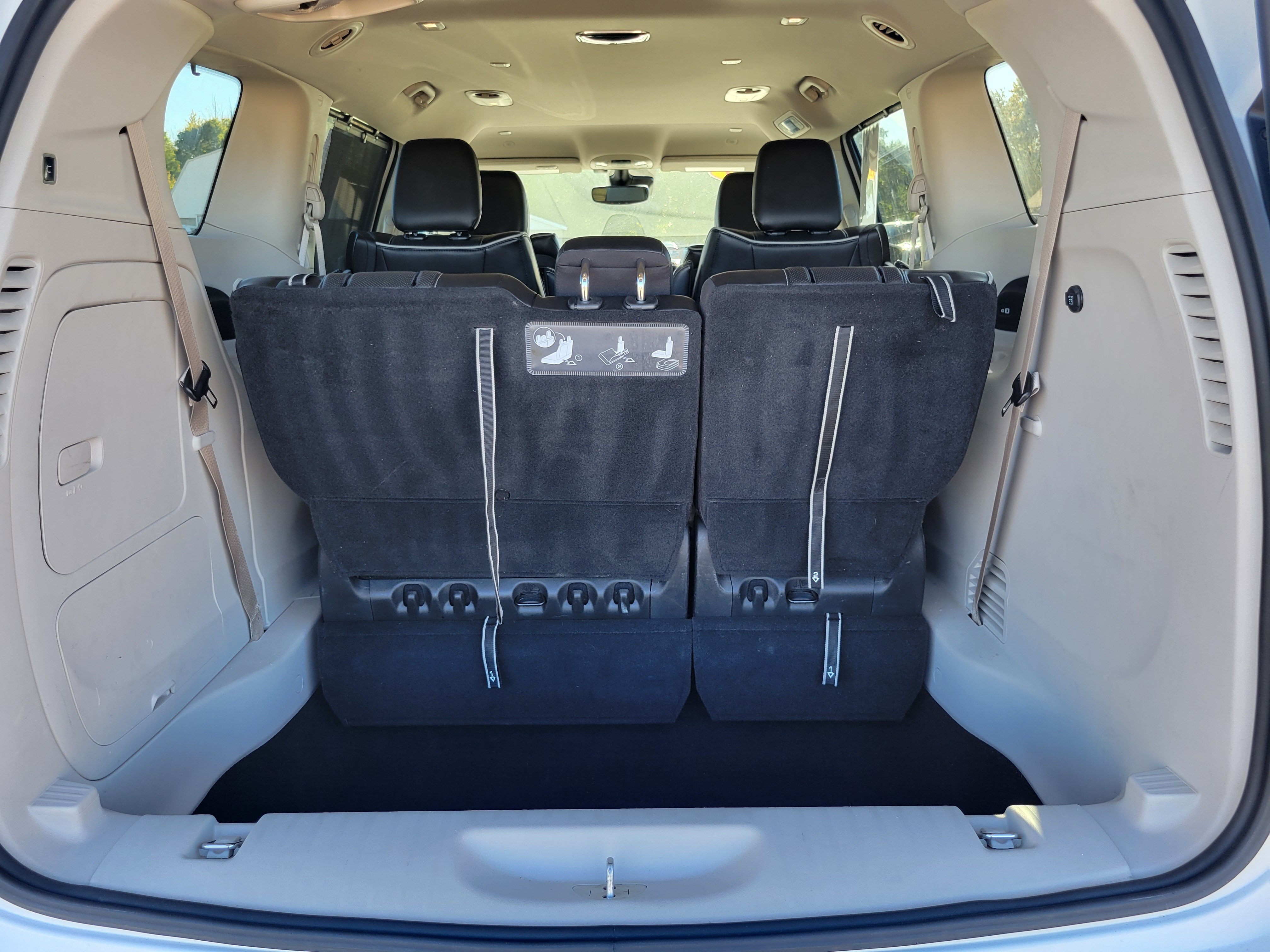Used 2021 Chrysler Pacifica Limited w/ Uconnect Theater Family Group FWD image 19