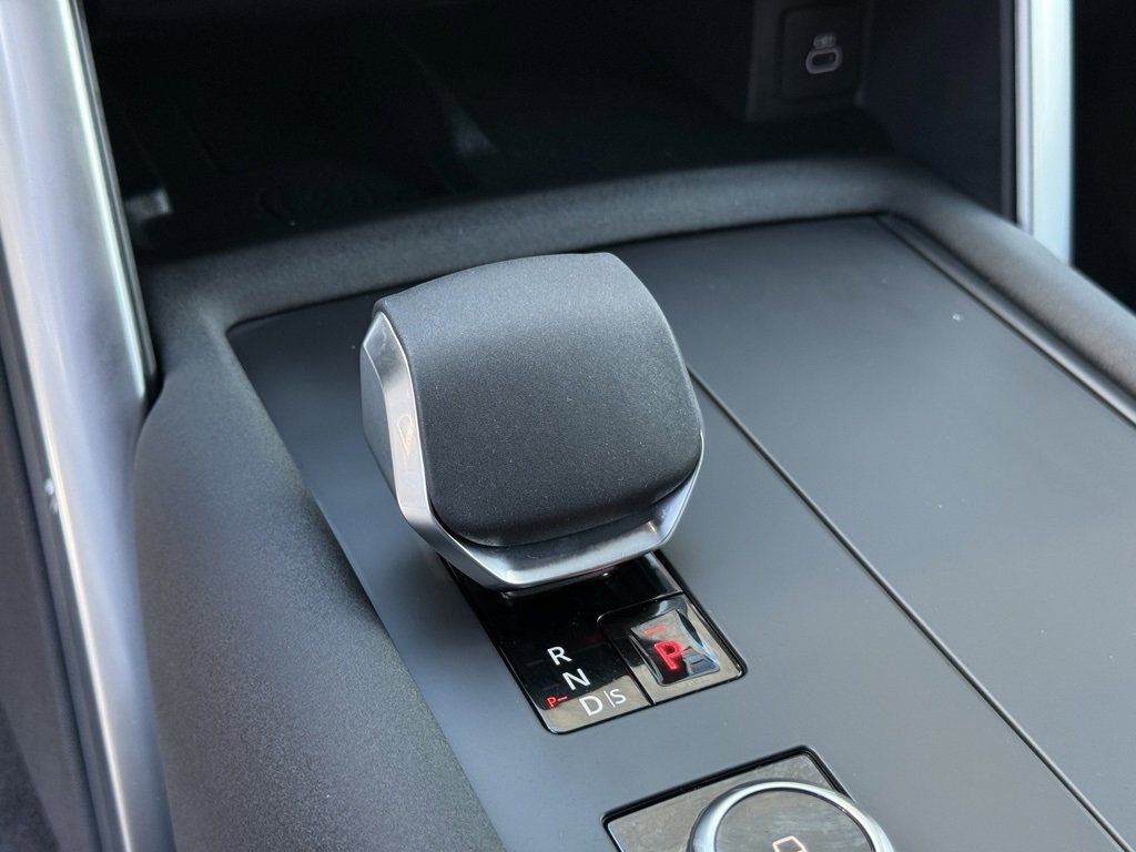 New 2025 Land Rover Discovery S image 20