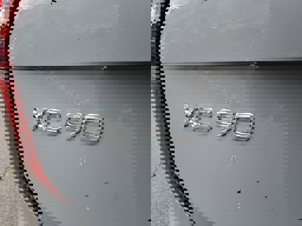 New 2025 Volvo XC90 B5 Plus w/ Protection Package Premier image 6