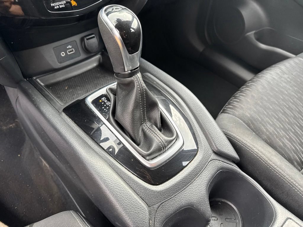 Used 2020 Nissan Rogue S FWD image 7