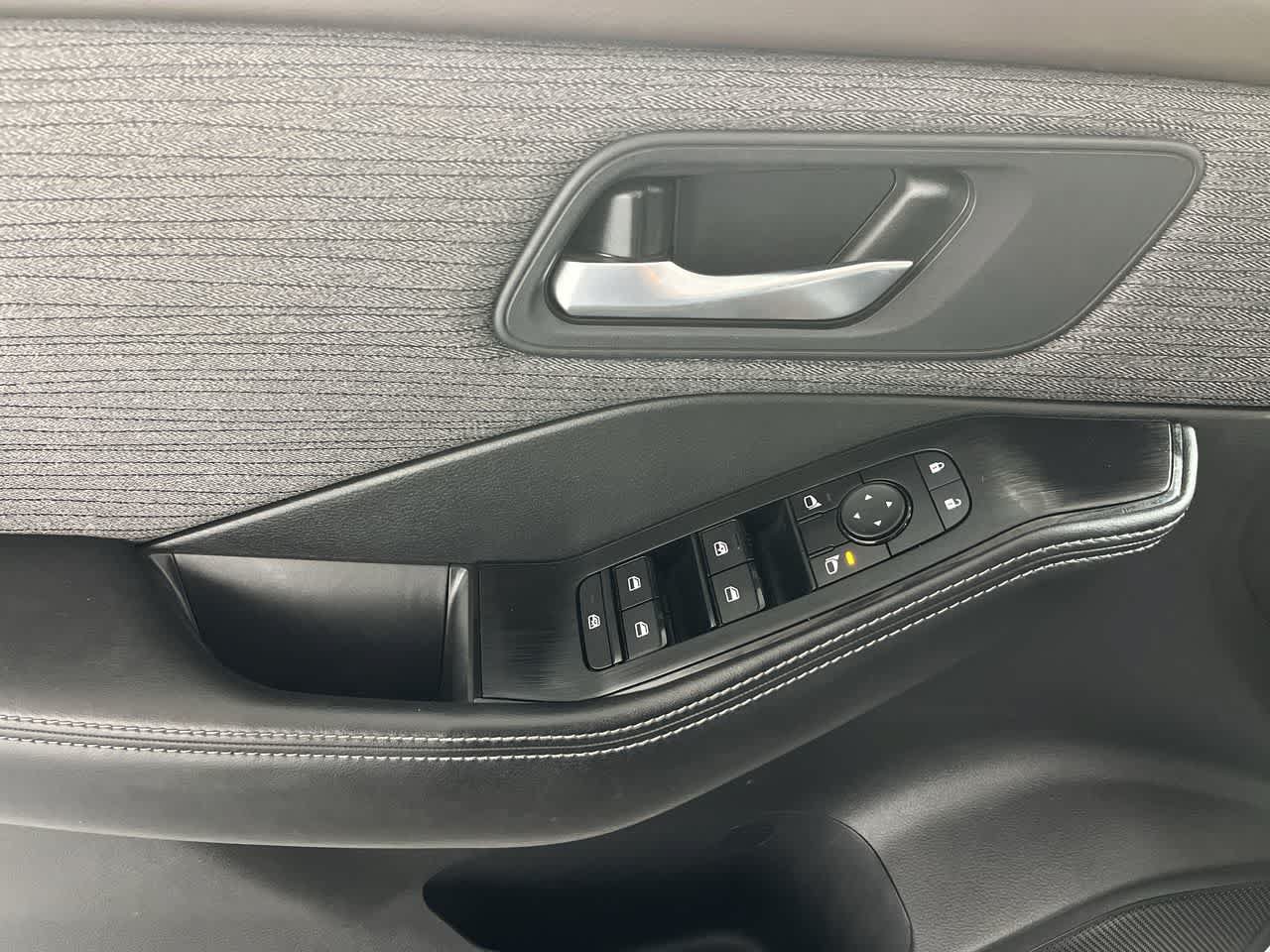 Used 2023 Nissan Rogue SV AWD/4WD image 13