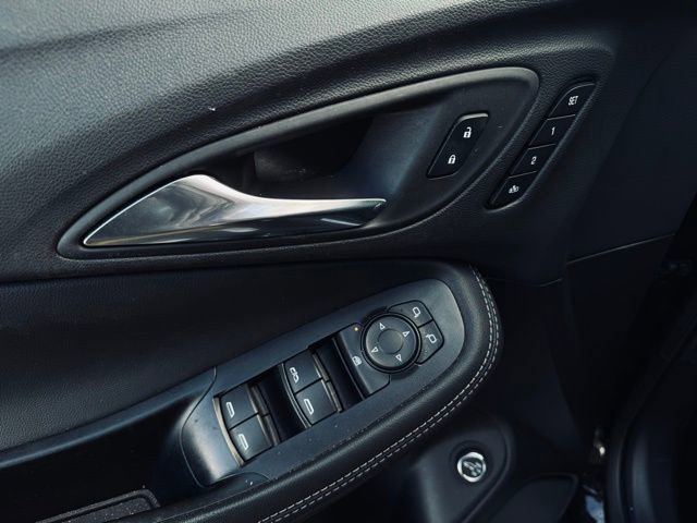 Used 2023 Buick Encore GX Essence w/ Experience Buick Package image 12