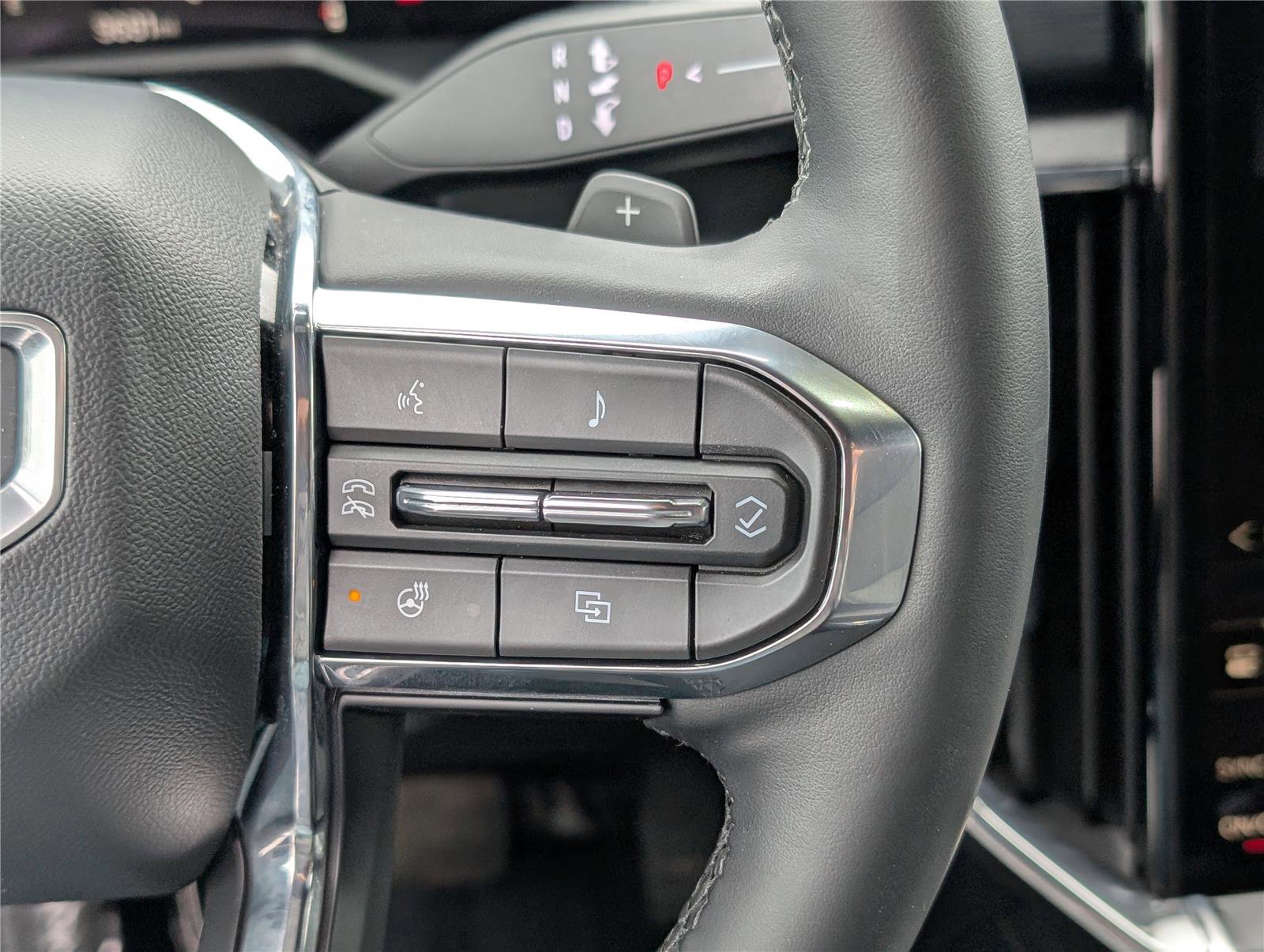 Used 2025 GMC Acadia Elevation image 23