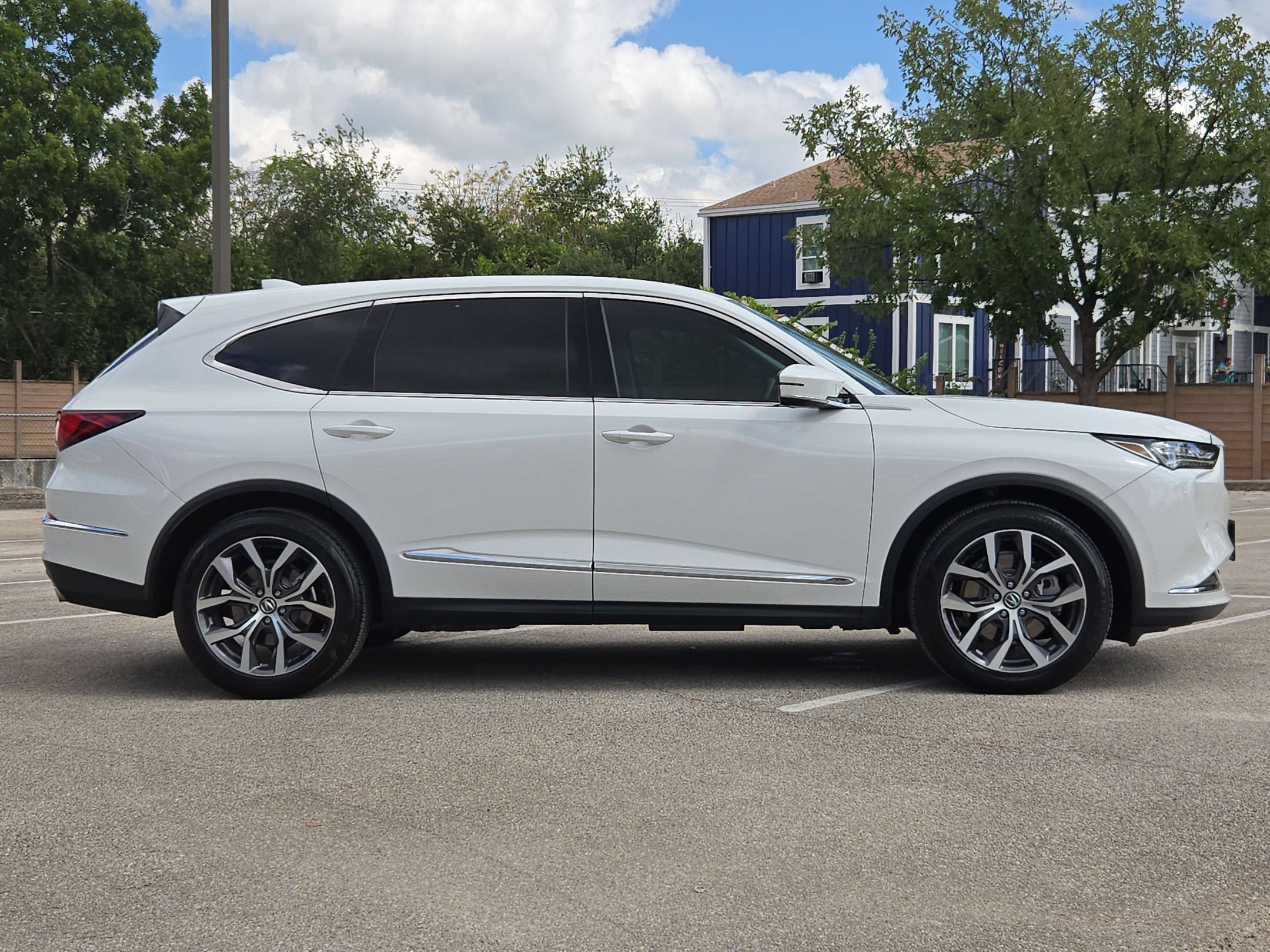 Certified 2022 Acura MDX w/ Technology Package FWD image 2