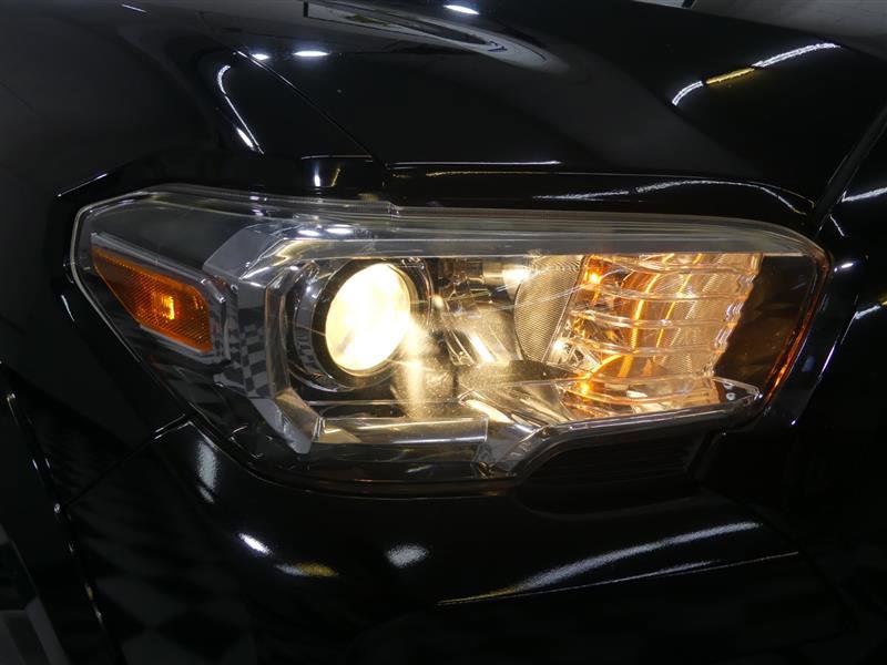 Used 2016 Toyota Tacoma SR5 w/ SR5 Appearance Package (SN) image 13