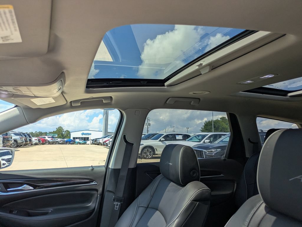Used 2020 Buick Enclave Avenir w/ Avenir Technology Package AWD/4WD image 6