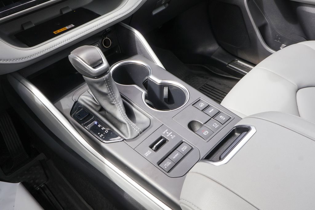 Used 2024 Toyota Highlander XLE image 18