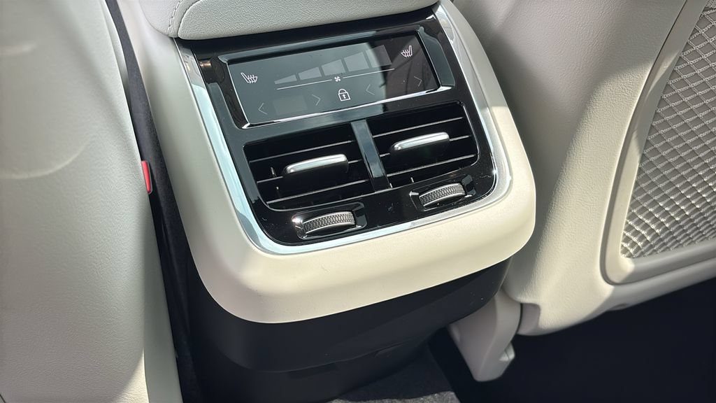 New 2026 Volvo XC60 B5 Ultra w/ Protection Package Premier AWD/4WD image 9