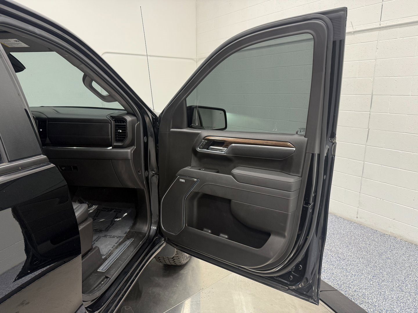 Used 2025 Chevrolet Silverado 1500 LT Trail Boss w/ LT Trail Boss Premium Package image 19