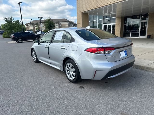 Used 2022 Toyota Corolla LE FWD image 2