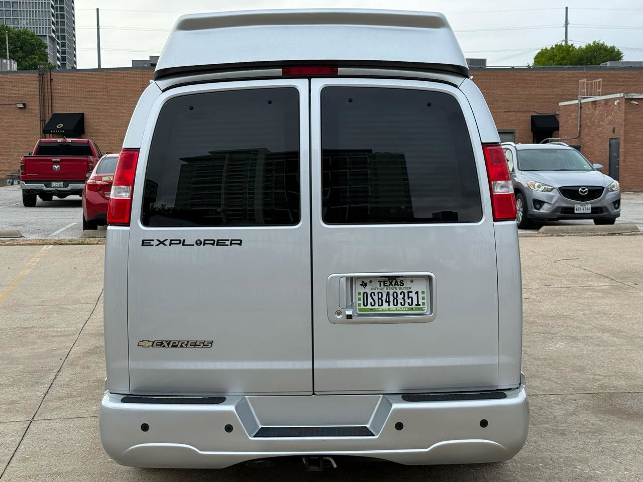 Used 2022 Chevrolet Express 2500 Extended w/ Enhanced Convenience Package image 5