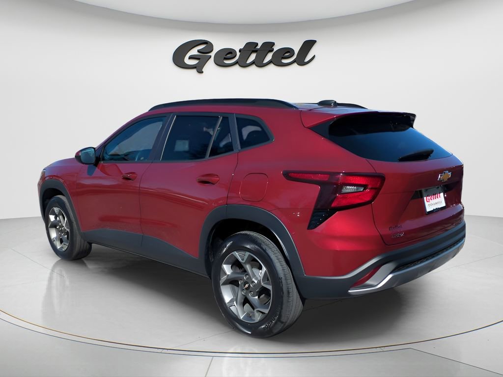 Used 2025 Chevrolet Trax LT w/ LT Convenience Package image 7